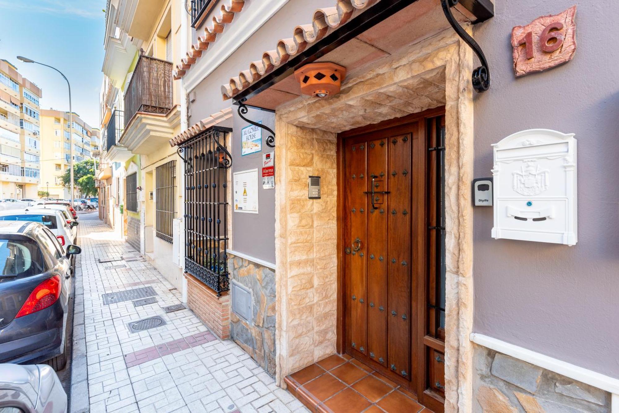 Special Mcgomez Next To The Beach Malaga Exterior photo